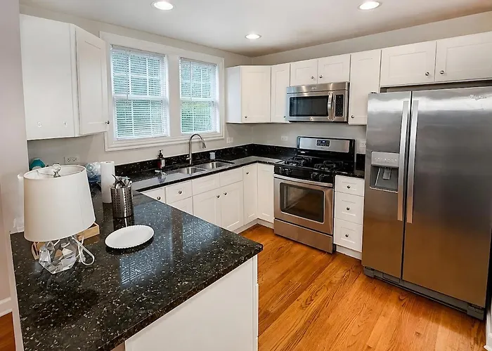 Cozy 5 Min Walk From Downtown Ferienhaus