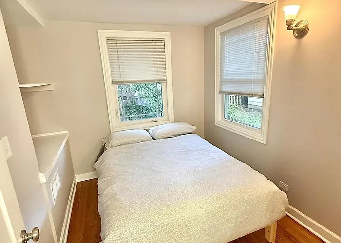 Cozy 5 Min Walk From Downtown